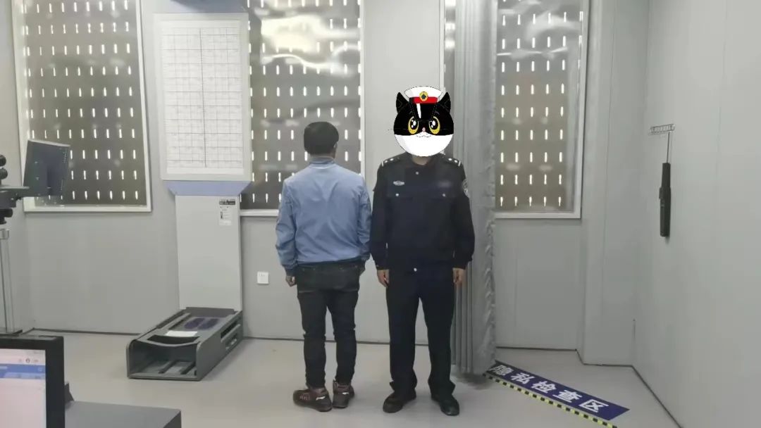 DƬ